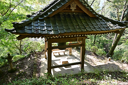 正覚寺の回向の鐘を別角度から撮影