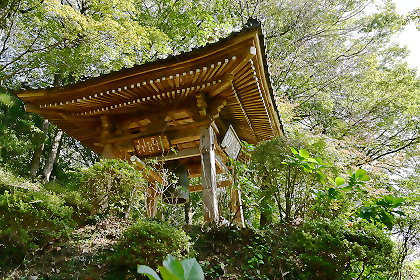 正覚寺の回向の鐘を別角度から撮影2