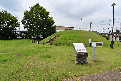 古墳と案内板