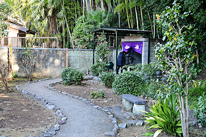 龍元院裏手にある弁天様