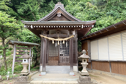 城山湖にある金毘羅宮2