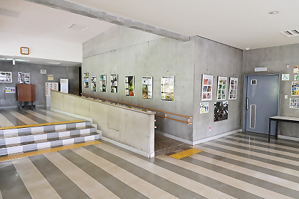 入口内にあるホールの様子