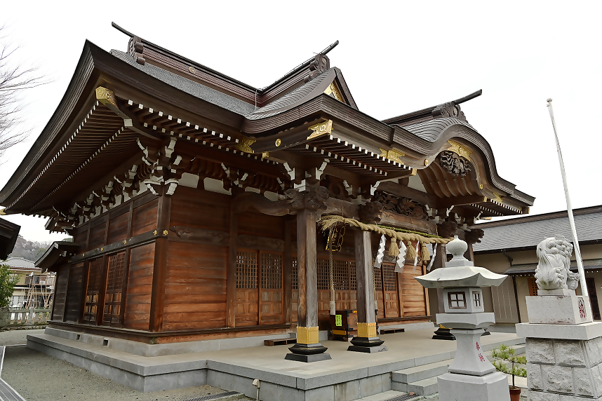 田名八幡宮本殿別角度からの写真