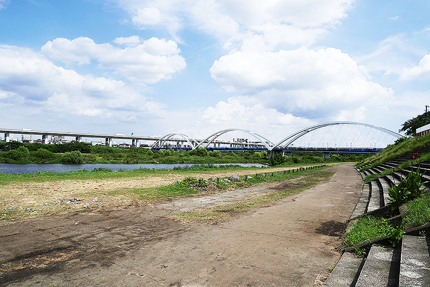 厚木の渡し近くにあるあゆみ橋