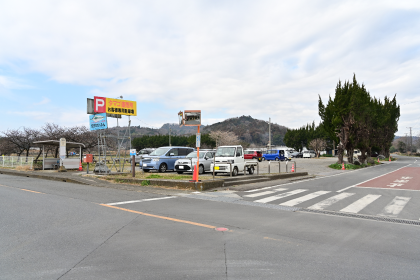 店舗横の駐車場