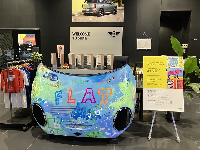 ウェインズインポートカーズ株式会社でのともいきアート展示風景