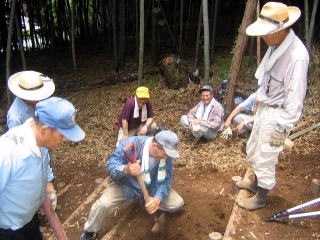 里山づくりの様子