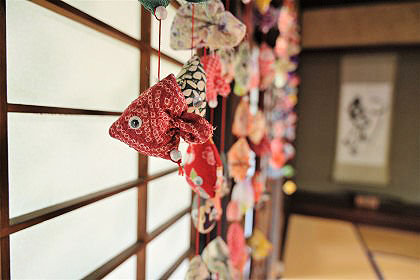 吊るしびなを別角度から撮影