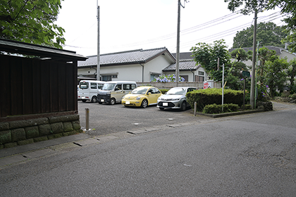 山十邸駐車場の様子