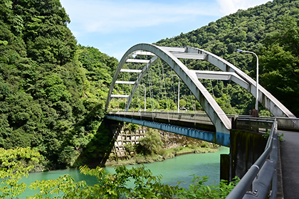 途中の新石小屋橋