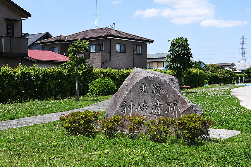 神崎遺跡入口のモニュメント