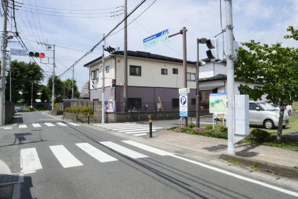 県立三川公園入口交差点