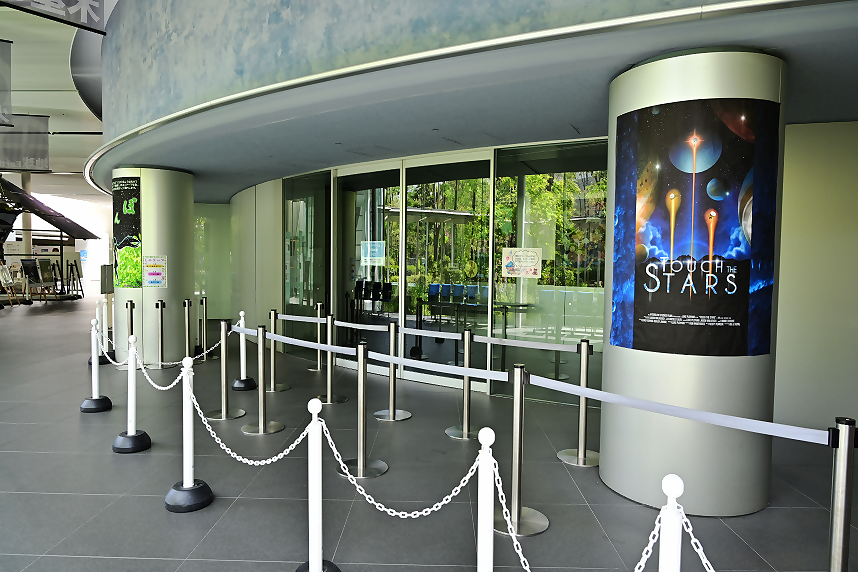 プラネタリウムの入り口