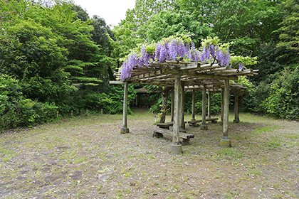 自然観察園にある休憩拠点