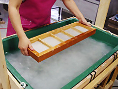 レインボープラザ（愛川繊維会館）紙漉き2