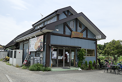 モナの丘、道路側から