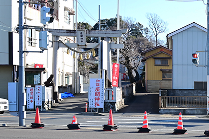 R64から見える鳥居の写真