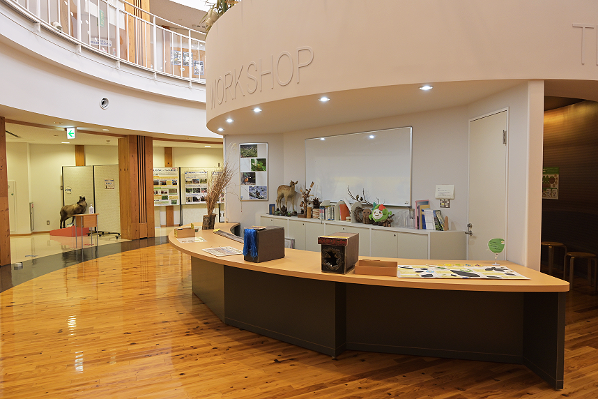 展示室内にあるカウンターの様子