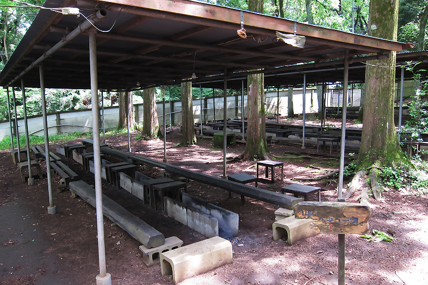 屋根付きバーベキュー場の様子