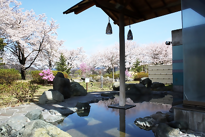 やまなみ温泉桜と露天風呂