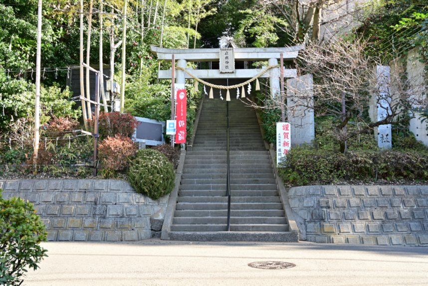 中間の鳥居