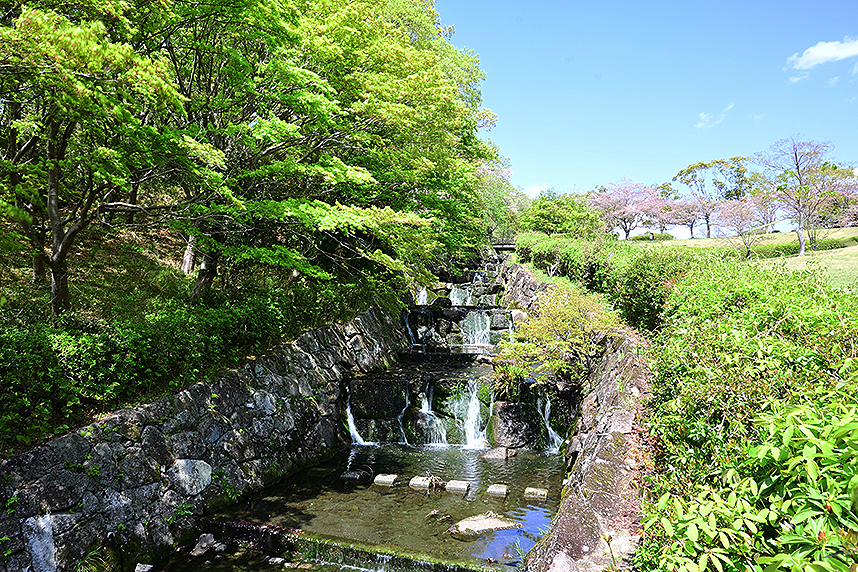 若宮公園を流れる小田川