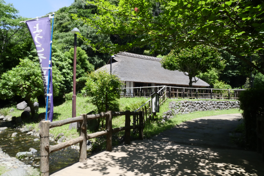 旧青柳寺庫裡（古民家）の外観を手前から