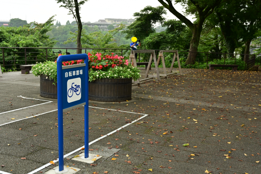 花の園地・駐輪場