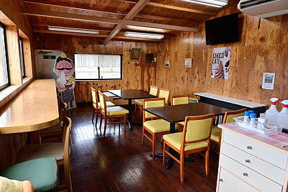 卵菓屋の軽食スペース
