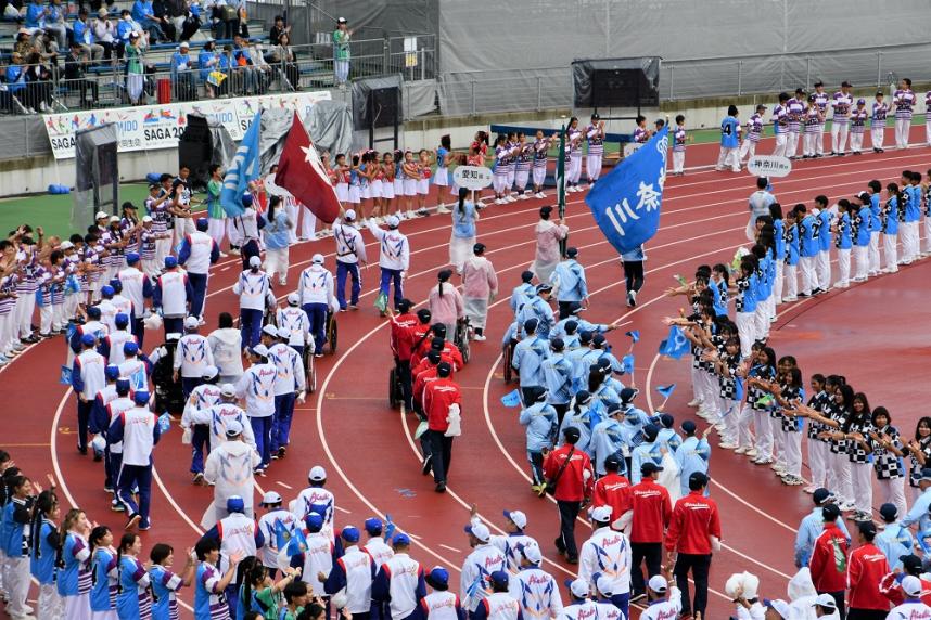 画像：第23回全国障害者スポーツ大会「SAGA2024」第1弾の神奈川県選手団の入場行進の様子