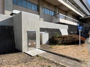 第3浄水場管理本館外周壁の嵩上げ・防水扉の写真