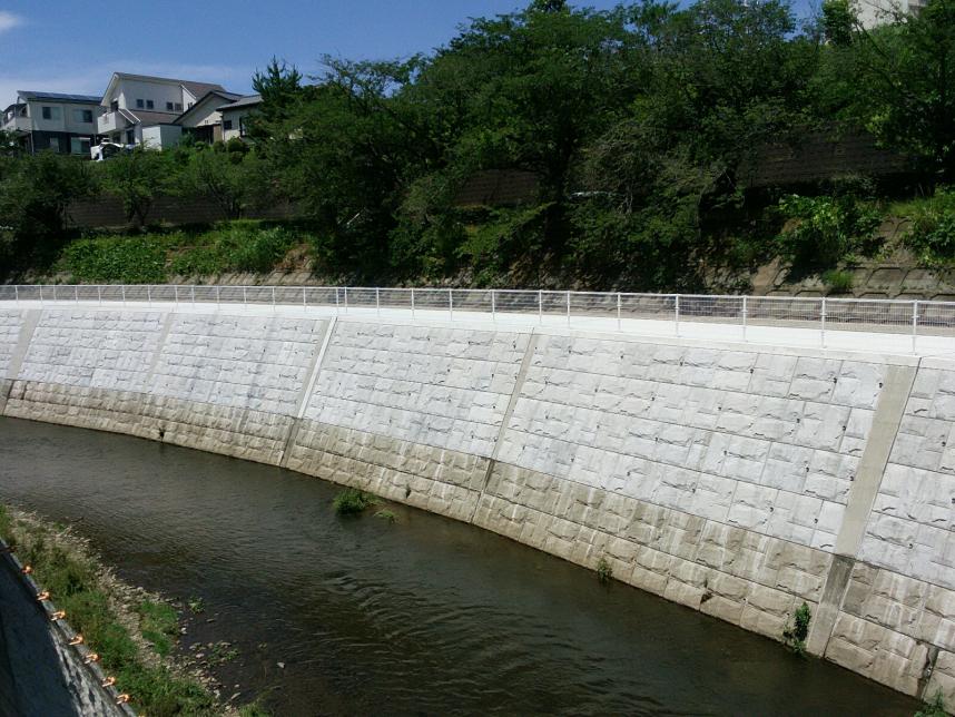 二級河川引地川（藤沢市下土棚）左岸護岸工事