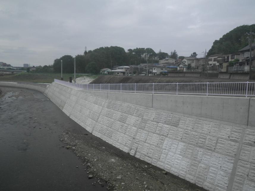 二級河川引地川（藤沢市下土棚）右岸護岸工事