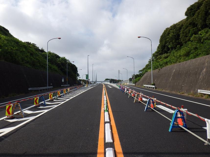 三浦縦貫道路II期（本線舗装工）道路改良工事