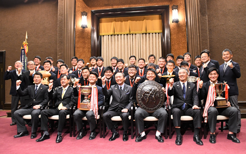 桐蔭学園高等学校ラグビー部知事表敬訪問記念集合写真