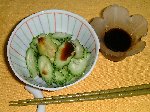 ウメ油をきゅうりなどにかけて食べる