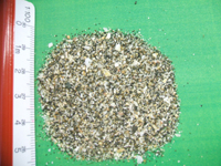 右の砂の拡大写真