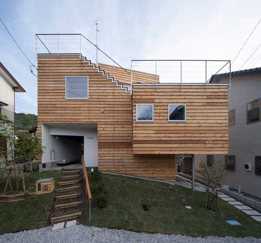 (サムネイル写真)海と空へ　建物全体