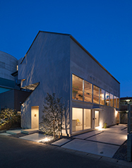 (サムネイル写真)屋根の空地　建物全体