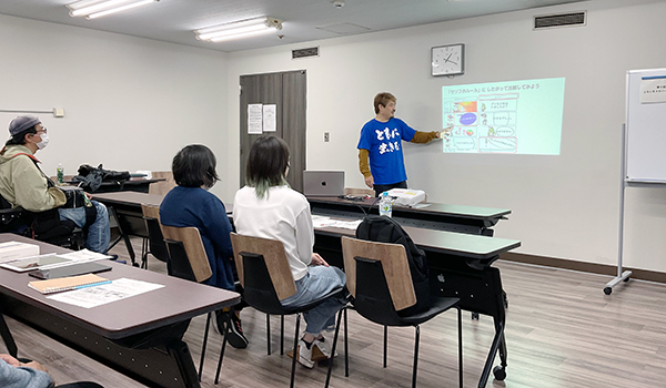 講習会の冒頭で前回の復習とこの日の作業のポイントを伝える