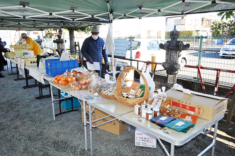 地元の商品が並ぶ会場の写真2